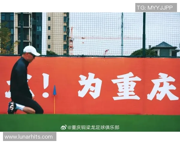 重庆铜梁龙主场迎战武汉三镇半场领先两球展现强劲实力